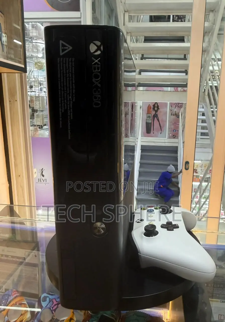 Just Unboxed Xbox 360 Console Plus One Pad