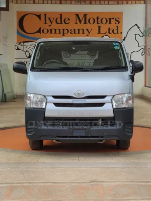 Toyota HiAce 2018 Silver