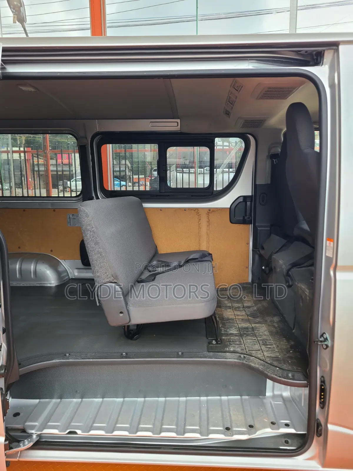 Toyota HiAce 2018 Silver