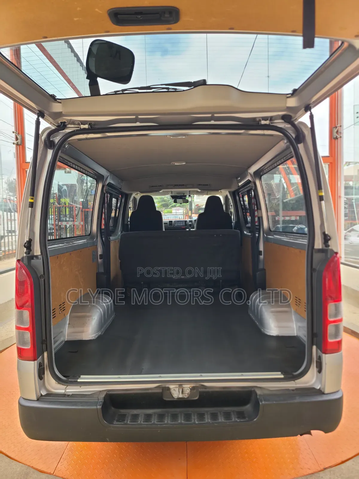Toyota HiAce 2018 Silver