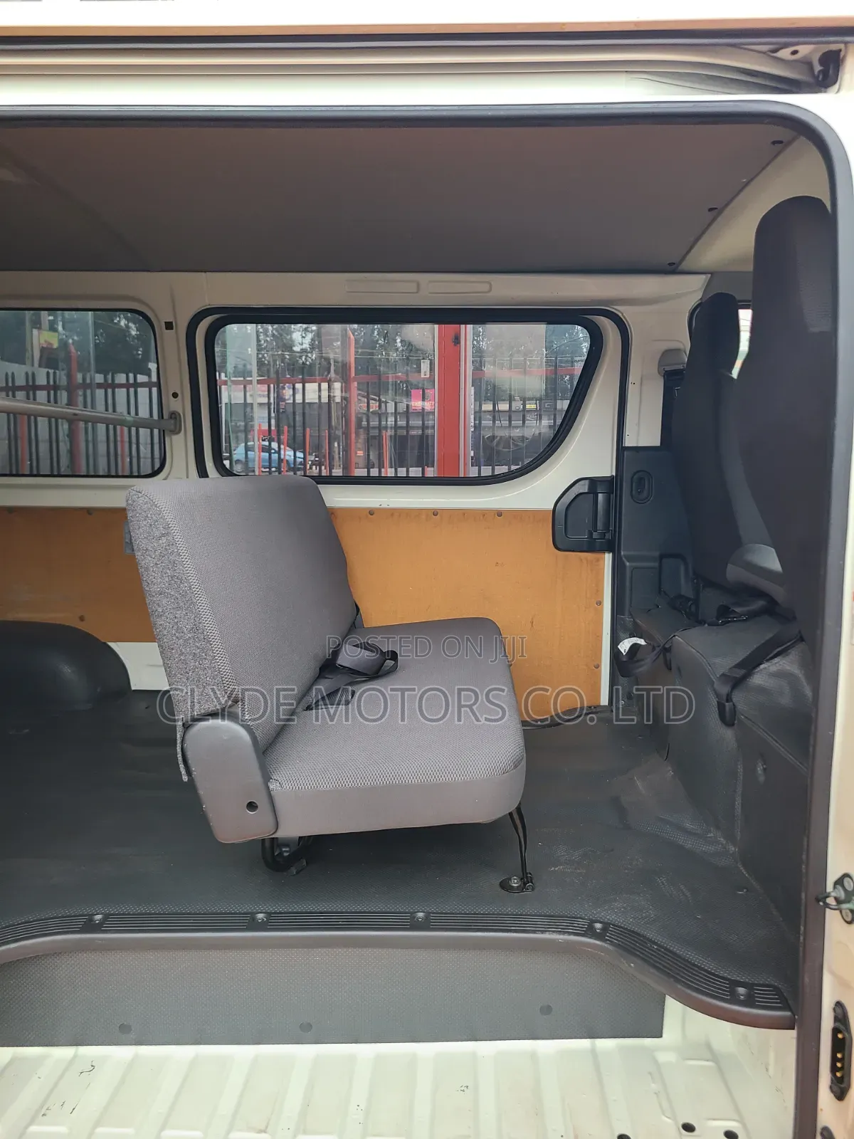 Toyota HiAce 2019 White