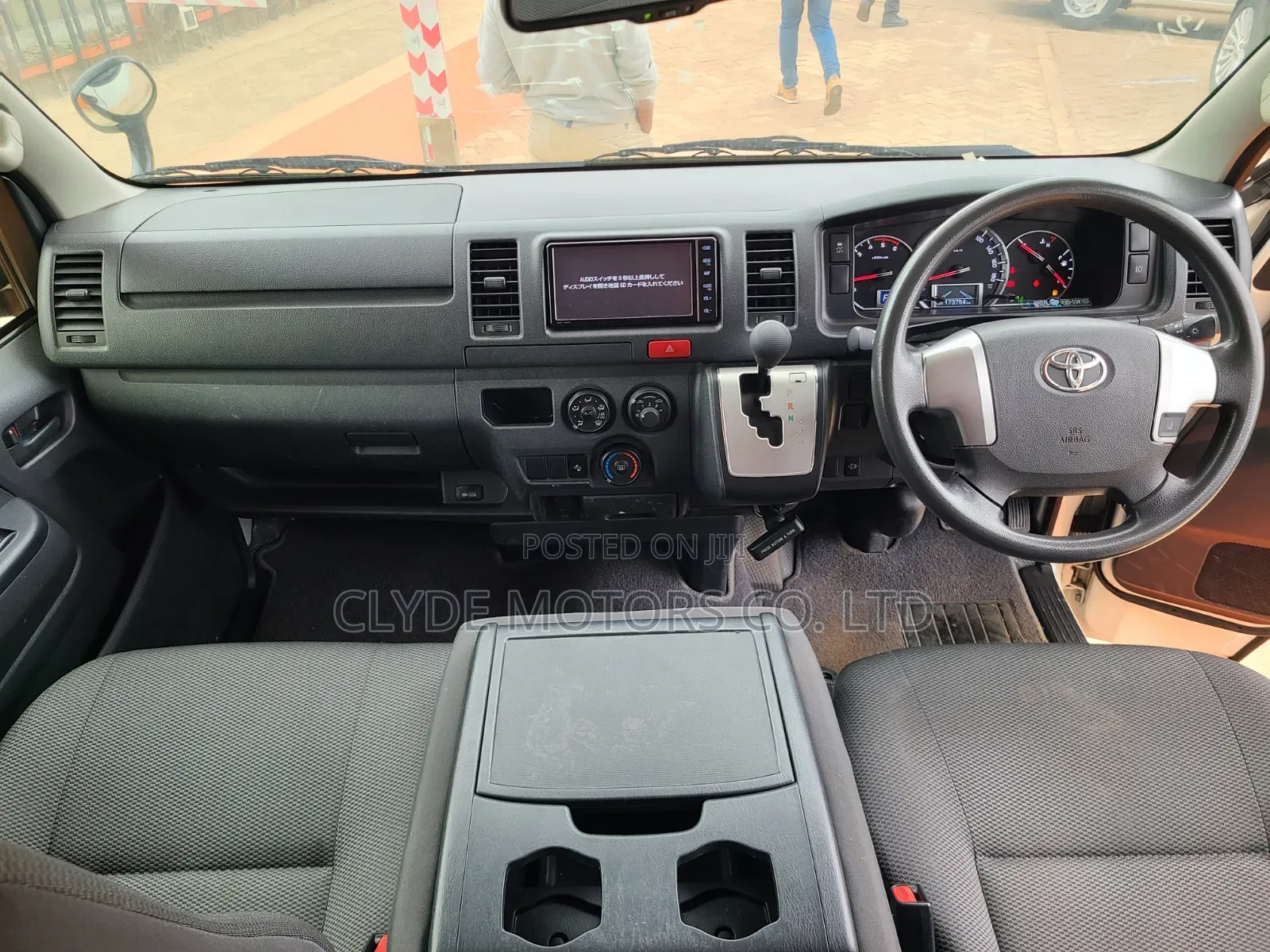 Toyota HiAce 2019 White