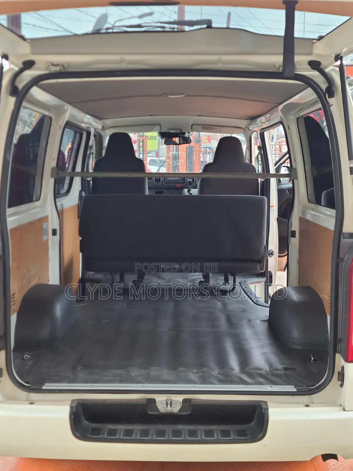 Toyota HiAce 2019 White