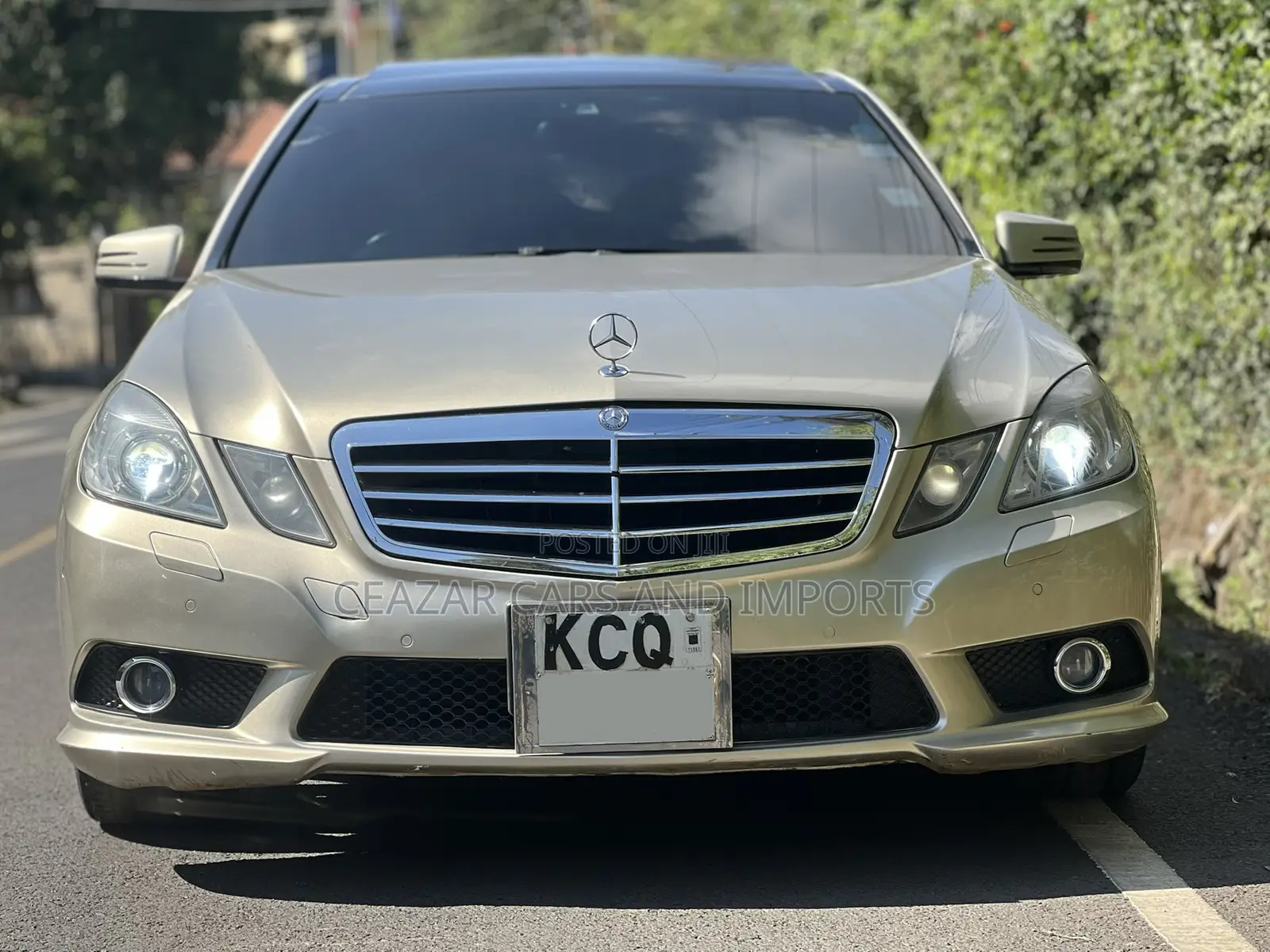 Mercedes-Benz E250 2011 Gold