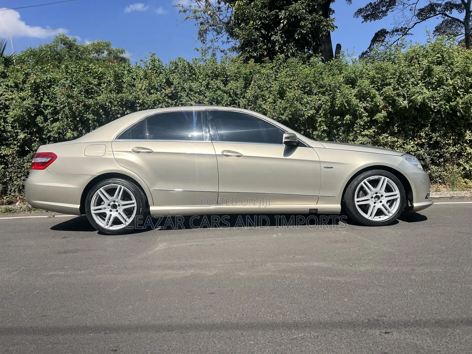 Mercedes-Benz E250 2011 Gold