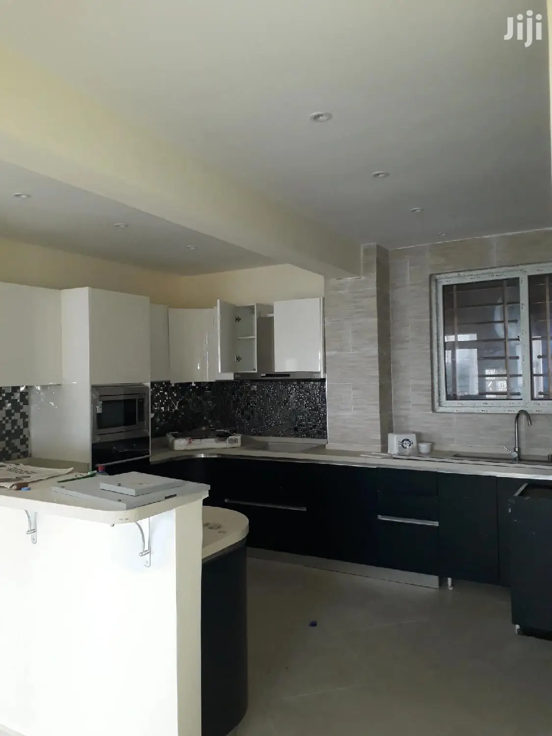 3 Bedrooms Flats For Sale