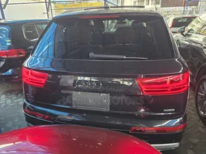 Audi Q7 2020 Black