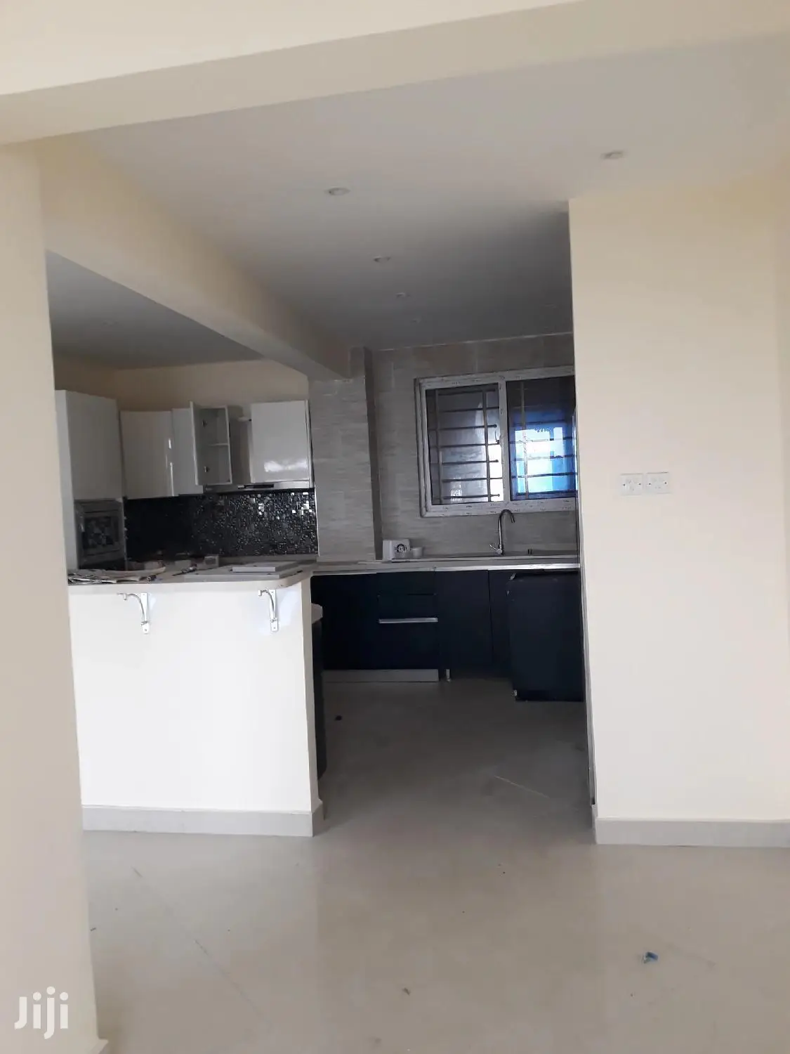 3 Bedrooms Flats For Sale