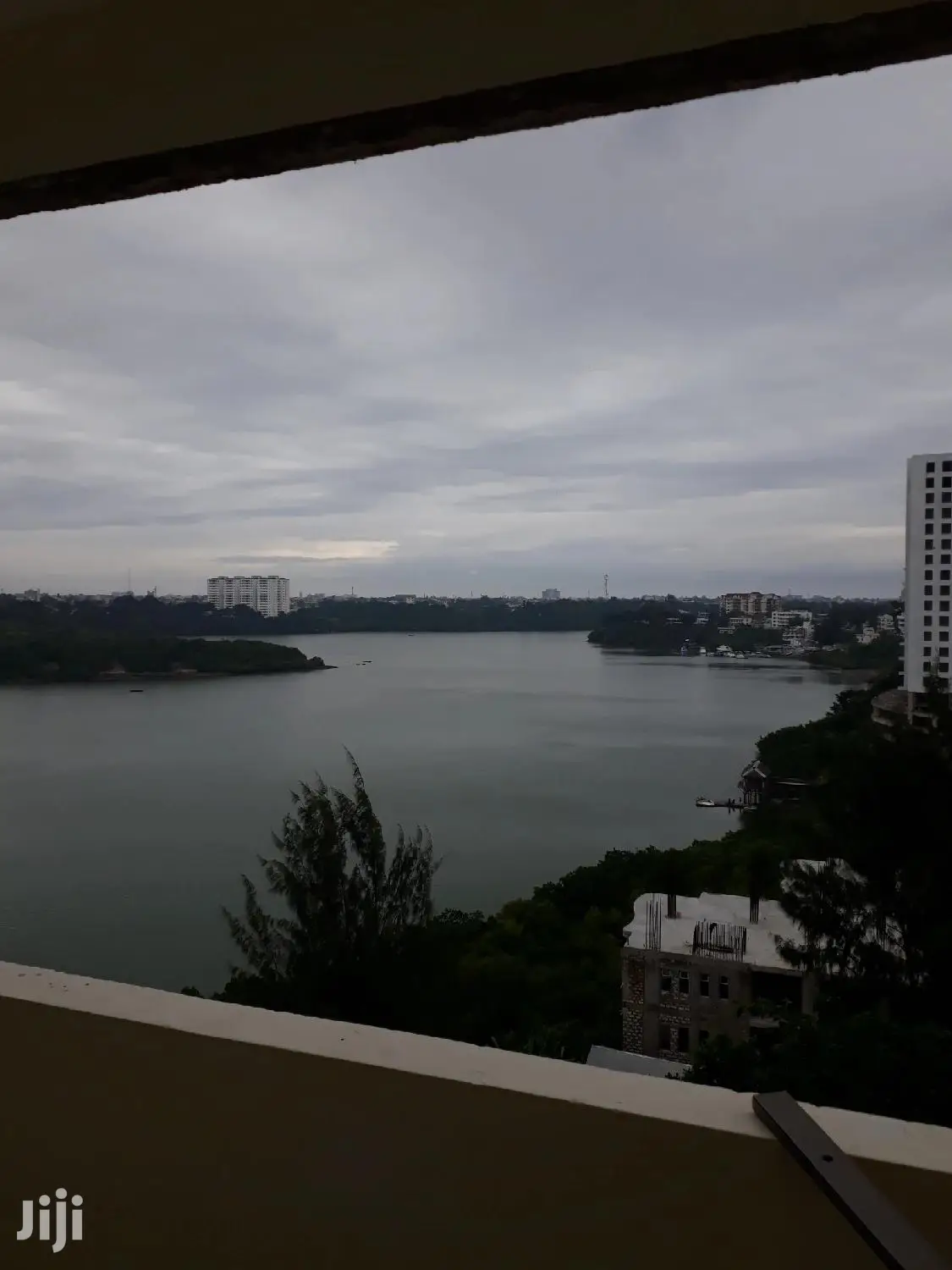 3 Bedrooms Flats For Sale