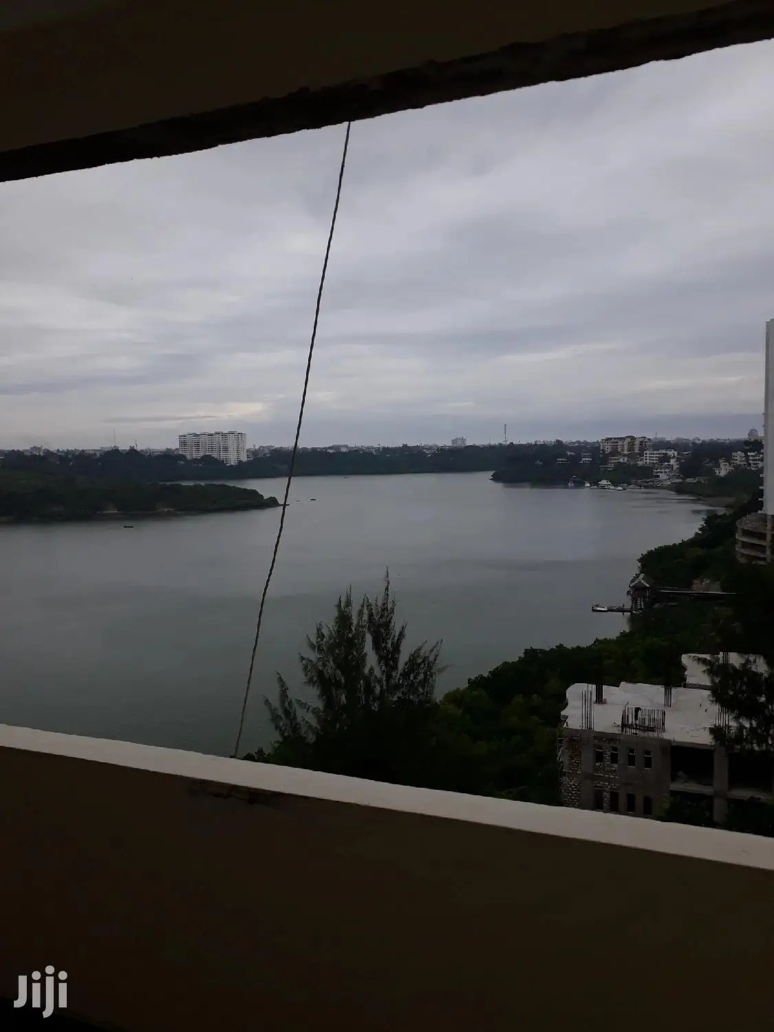 3 Bedrooms Flats For Sale
