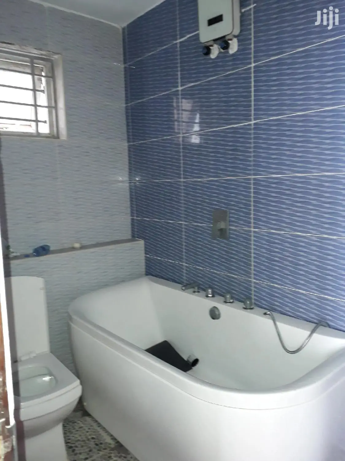 3 Bedrooms Flats For Sale