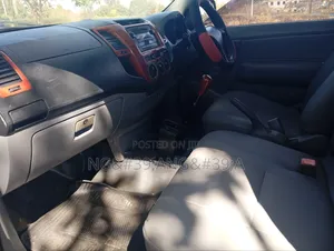 Toyota Hilux 2011 Beige