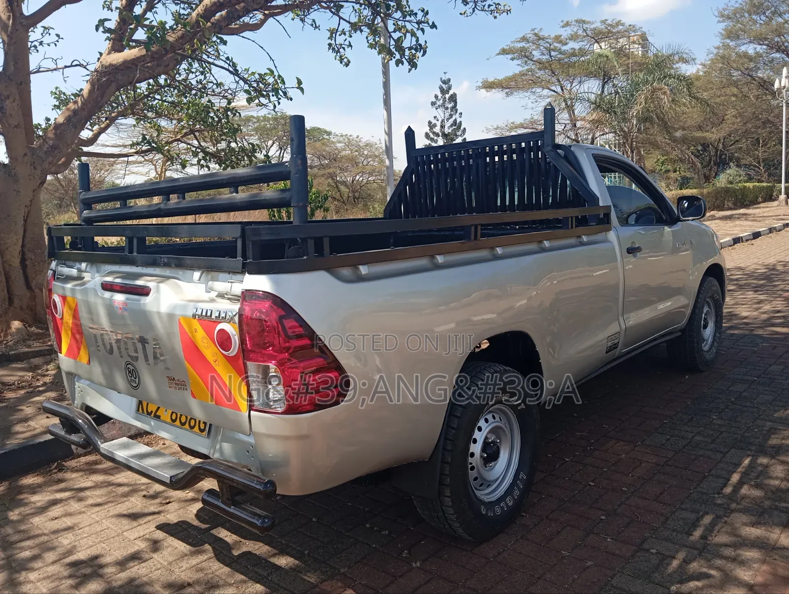 Toyota Hilux 2011 Beige