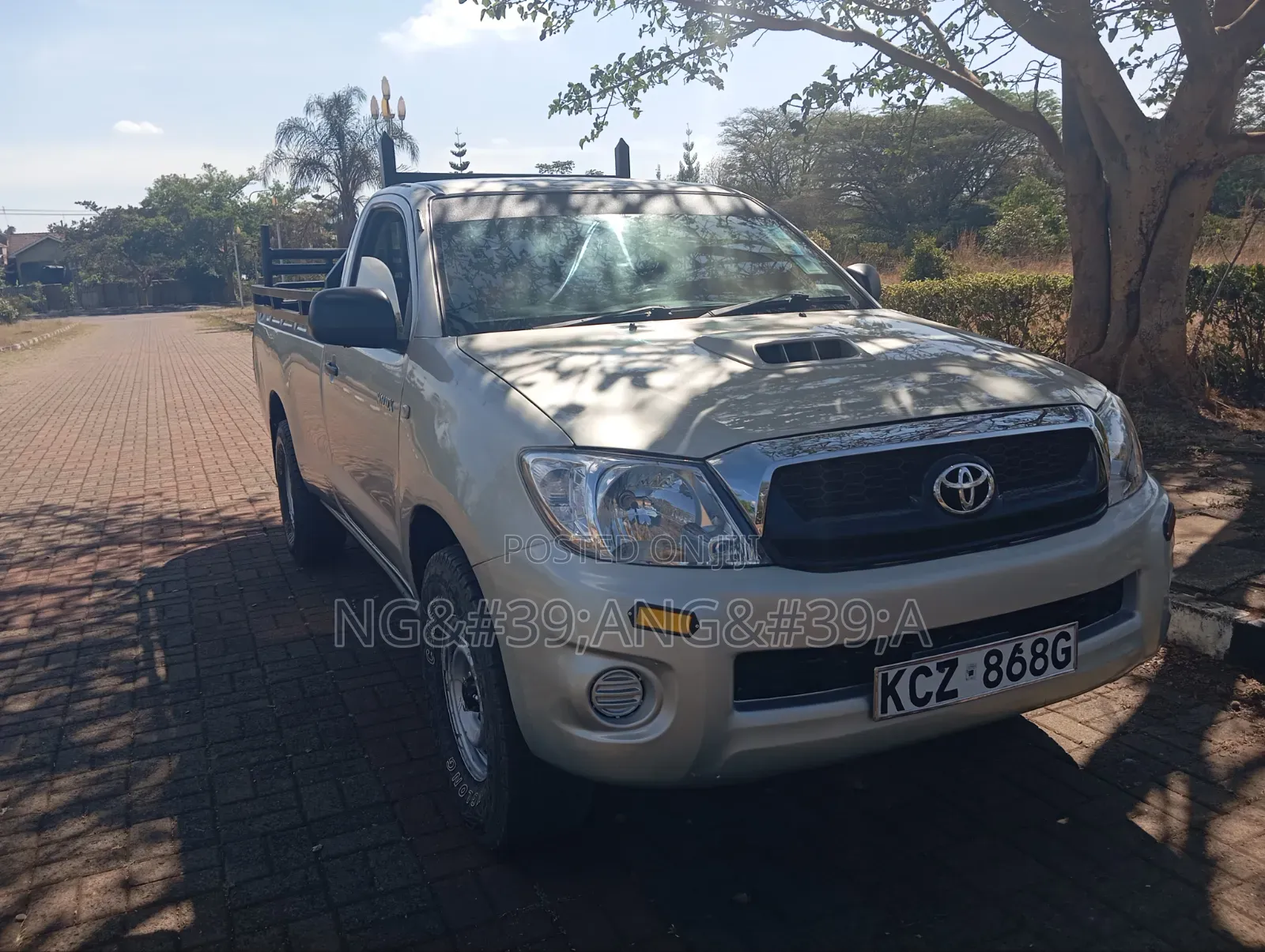 Toyota Hilux 2011 Beige