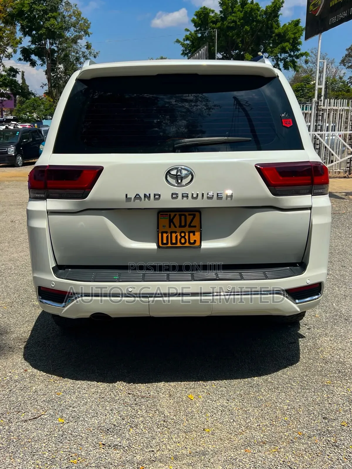 Toyota Land Cruiser 2011 White