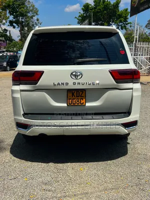 Toyota Land Cruiser 2011 White