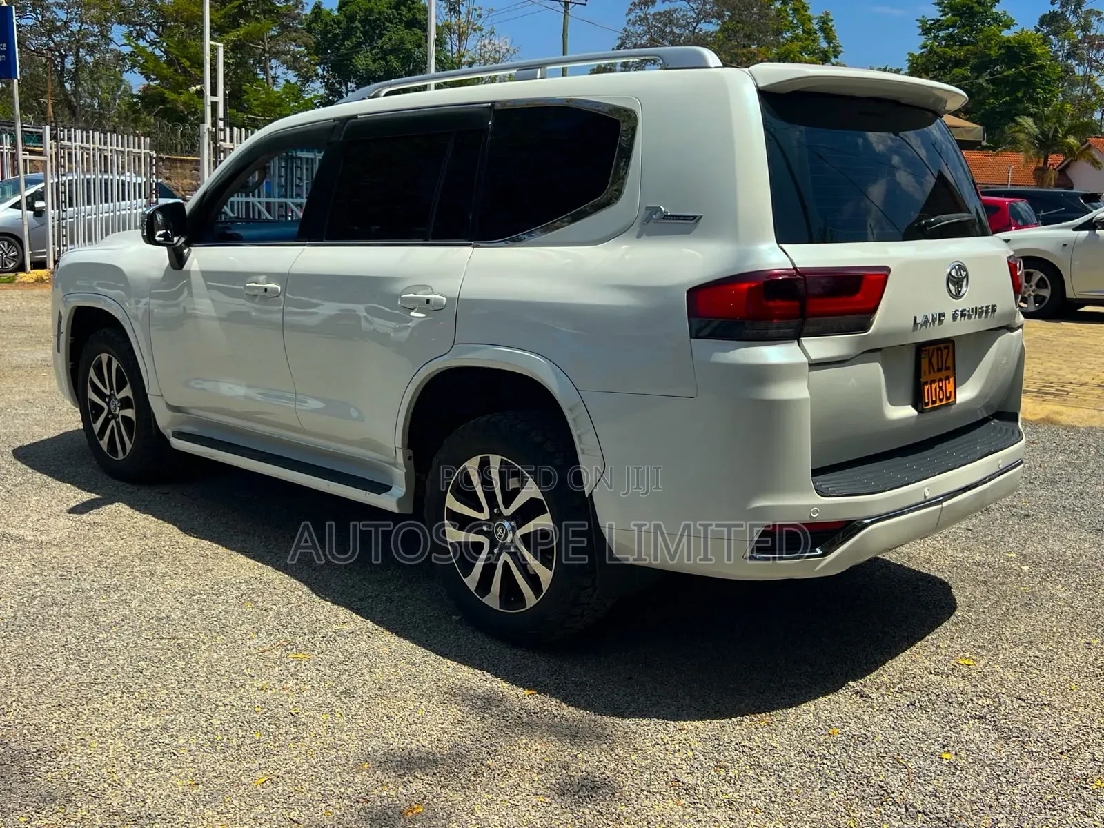 Toyota Land Cruiser 2011 White