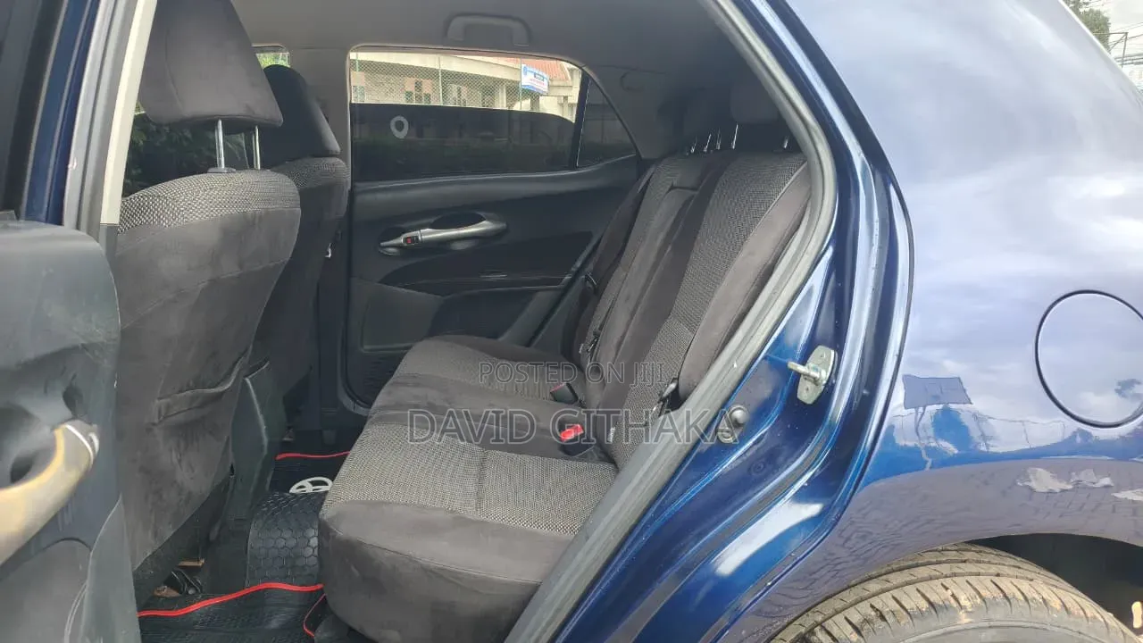 Toyota Auris 2011 Blue