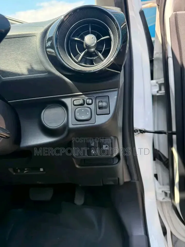 Toyota Aqua 2019 Off white