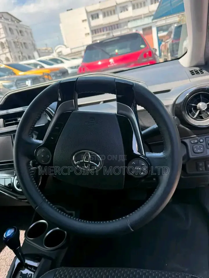 Toyota Aqua 2019 Off white