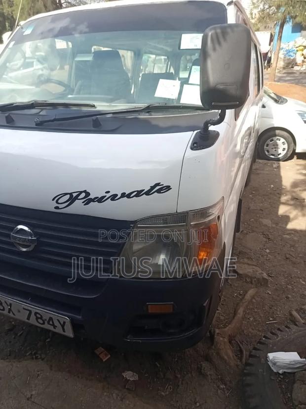 Nissan Caravan (Urvan) 2009 White - thumbnail 4