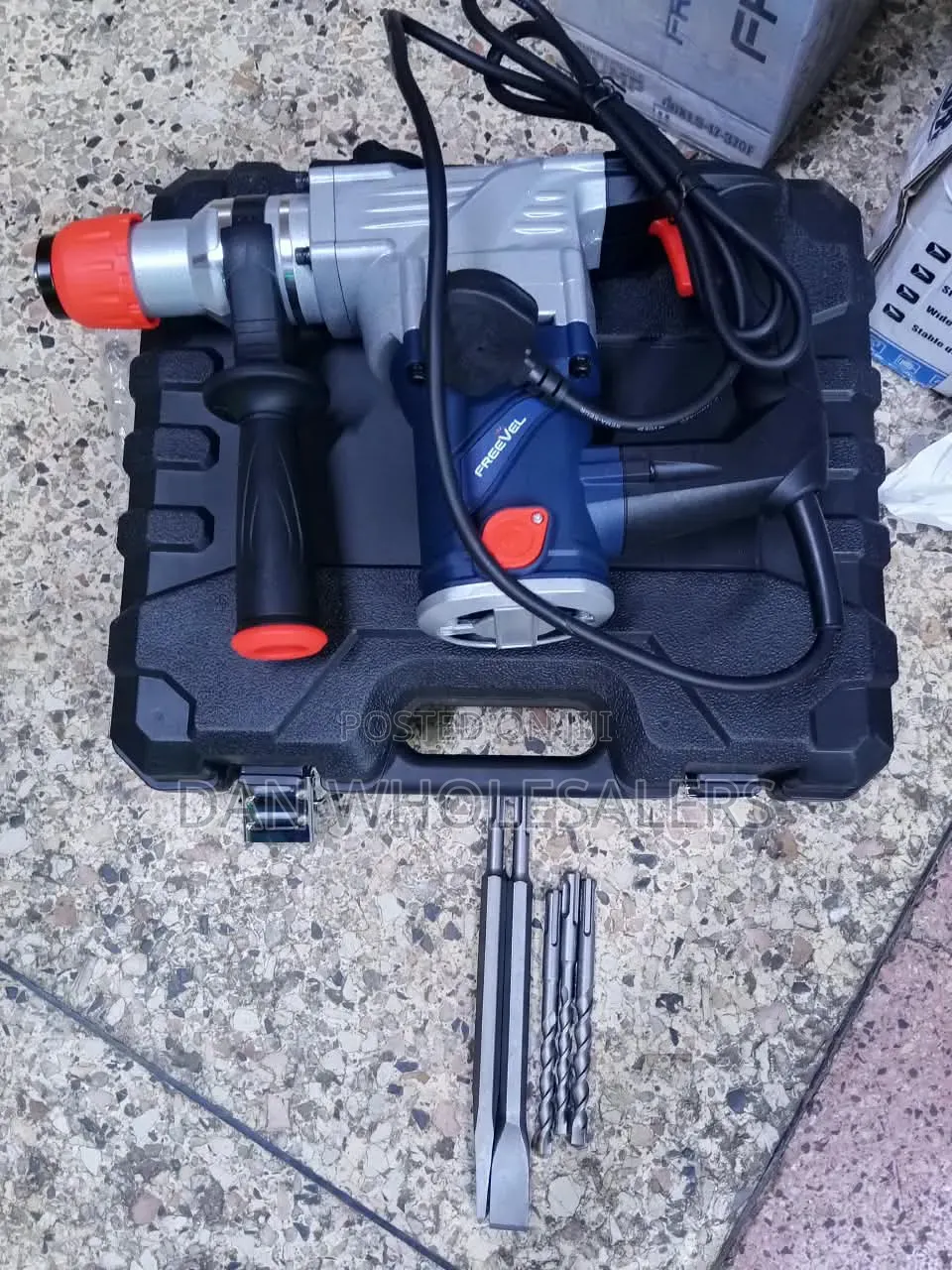 Heavy Duty Freevel 1000w Rotary Hammer 
With 5 Masonary Bits