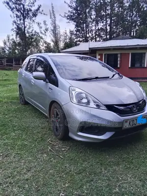 Honda Fit Shuttle 1.5 Hybrid 2WD 2015 Silver