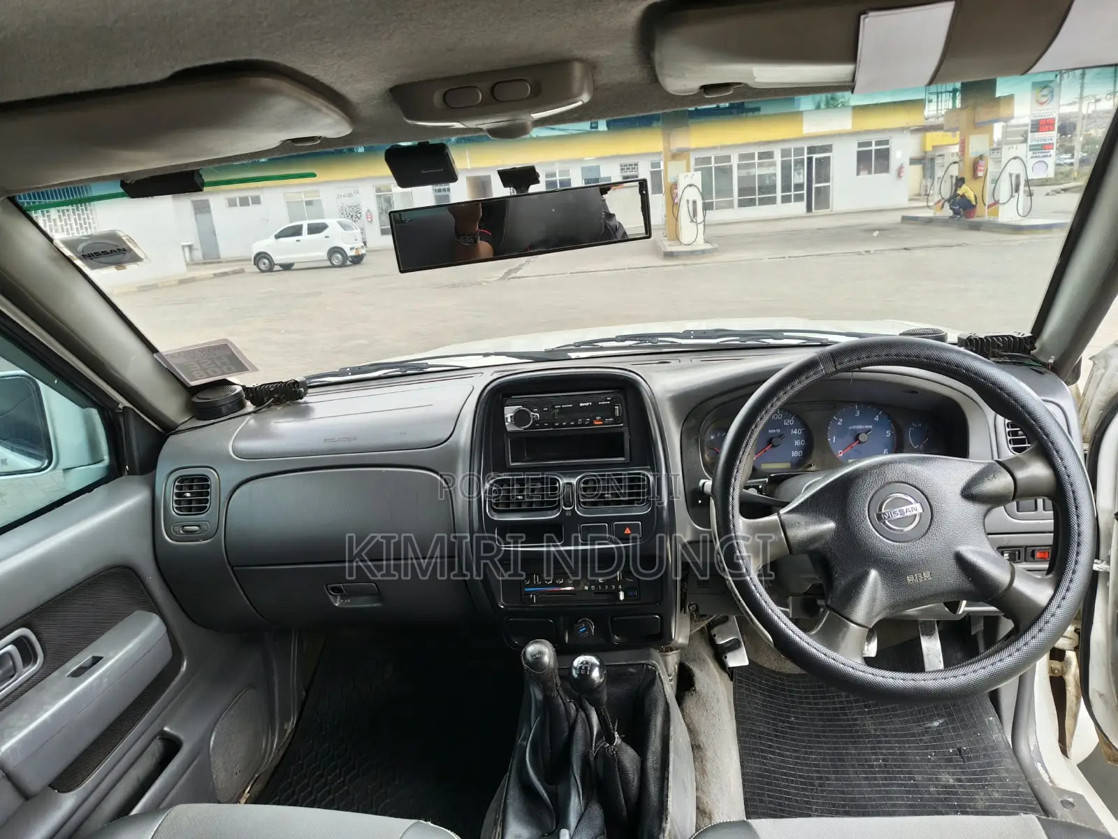 Nissan Hardbody 2006 White