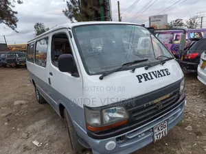 Toyota HiAce 2003 White