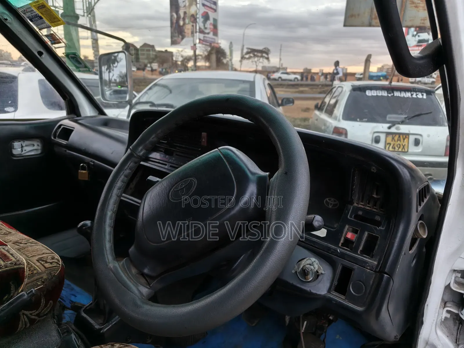 Toyota HiAce 2003 White