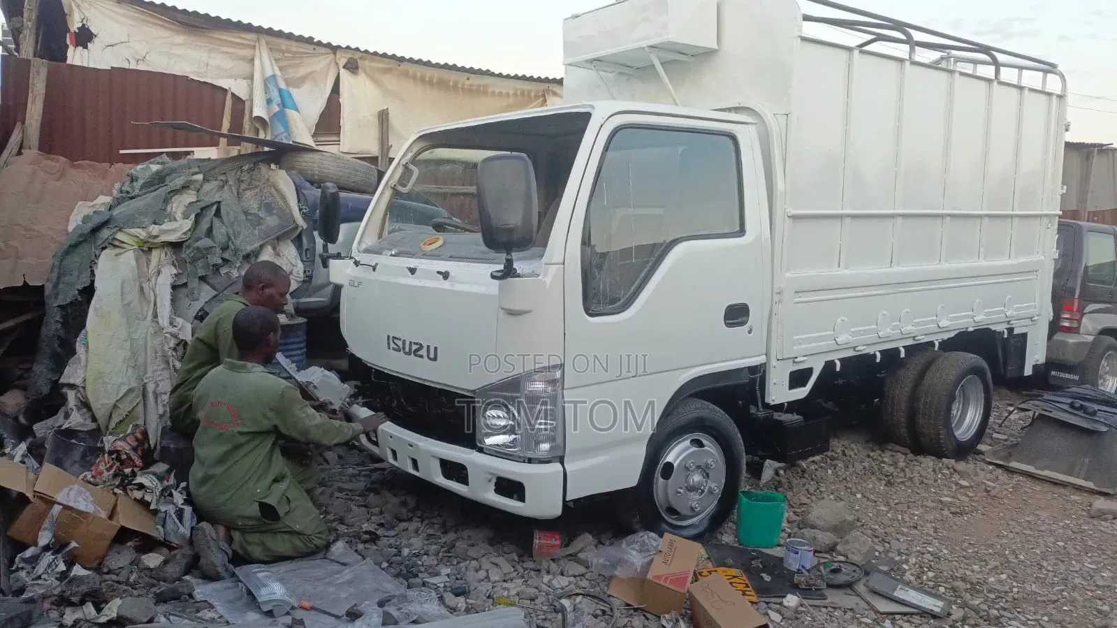 Isuzu ELF Truck 2009 White