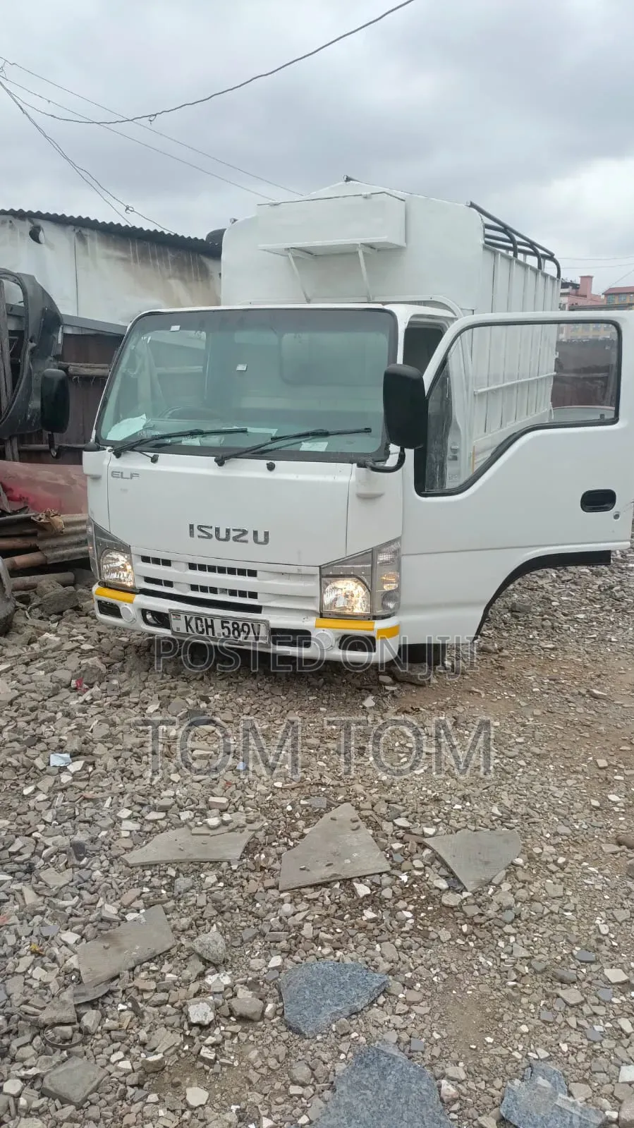 Isuzu ELF Truck 2009 White