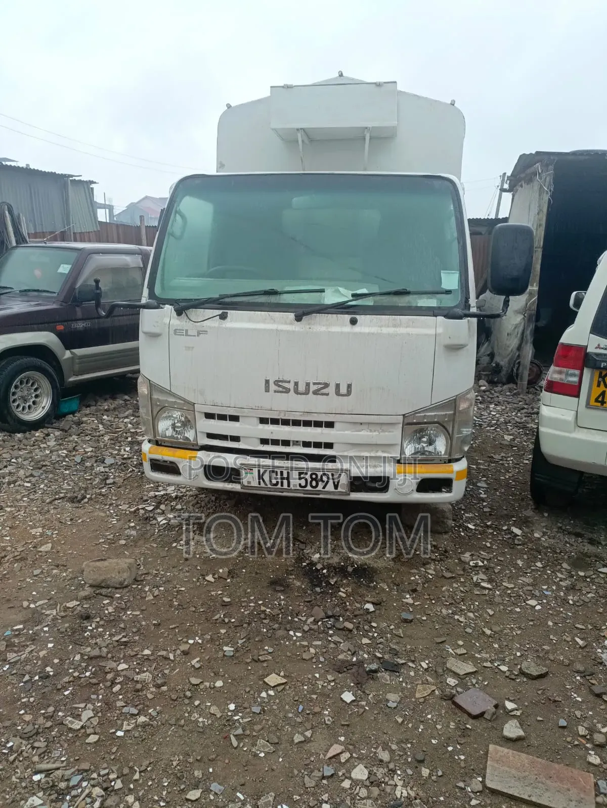 Isuzu ELF Truck 2009 White