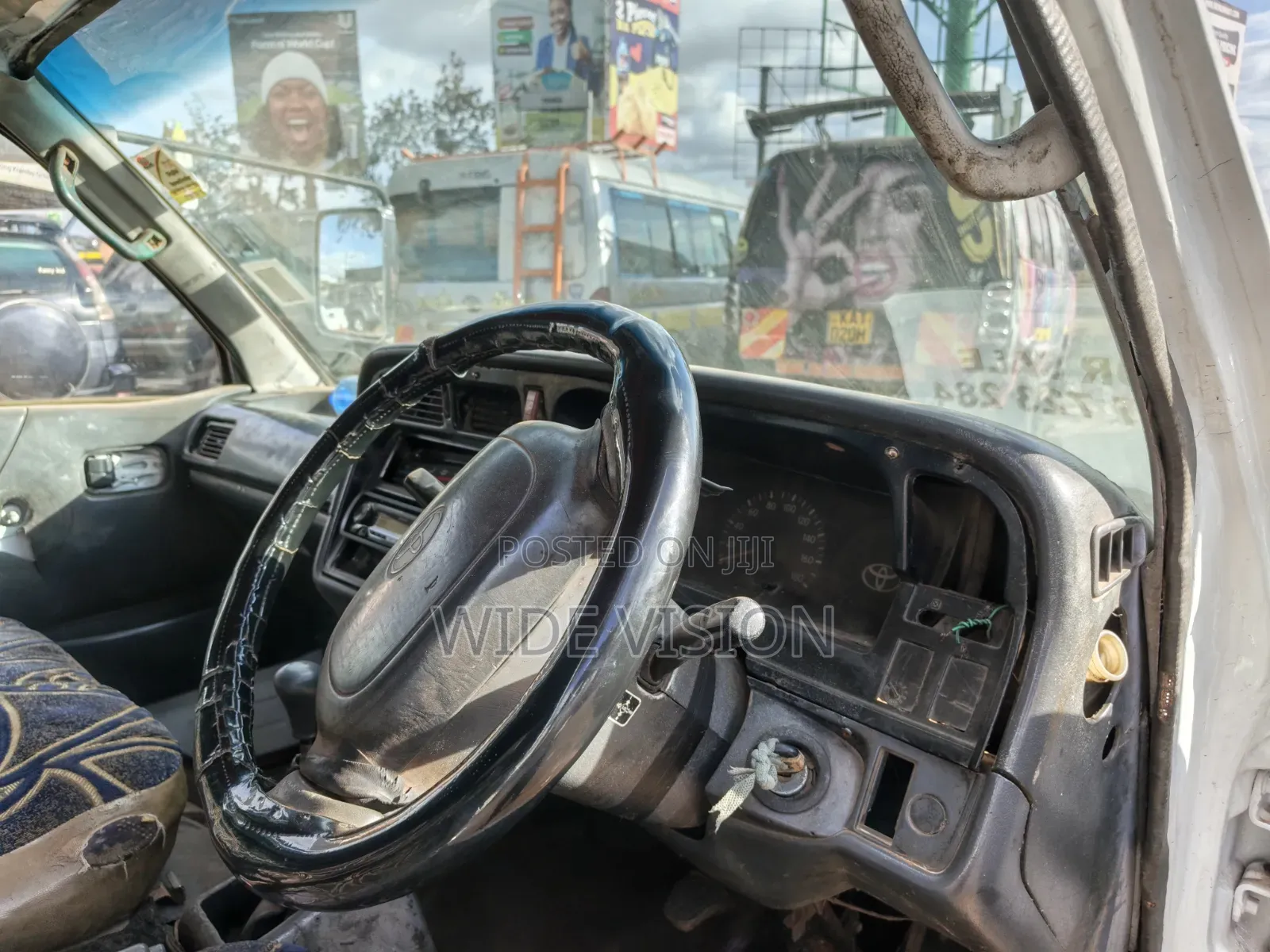 Toyota HiAce 2004 White