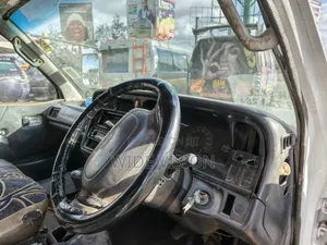 Toyota HiAce 2004 White