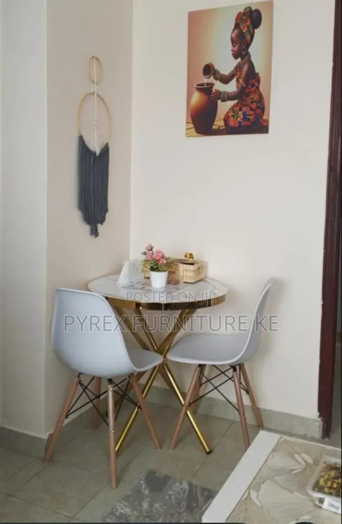 White Marble Top Table With White Eames Chairs