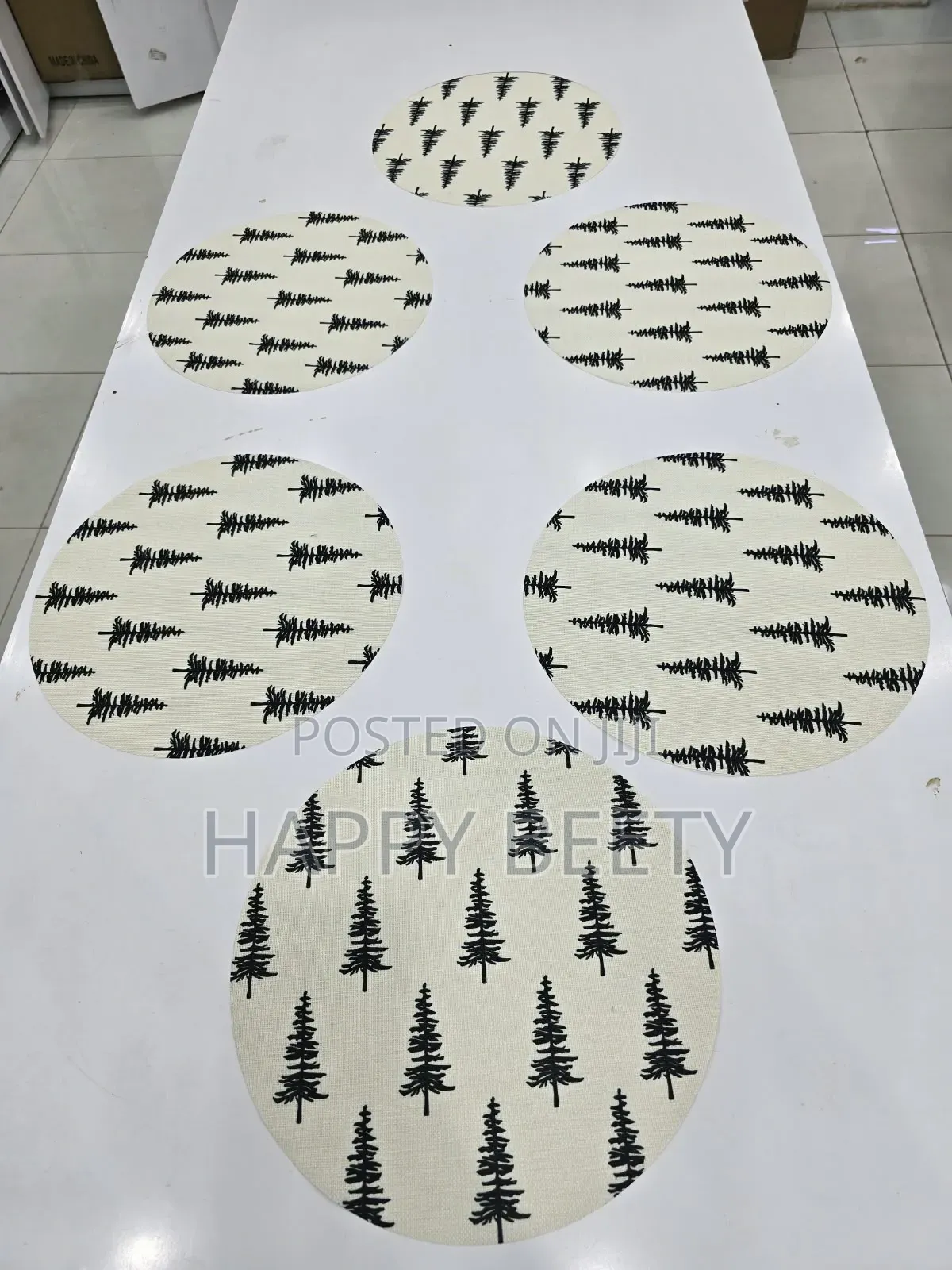 6-Piece White Christmas Tree Round Placemats