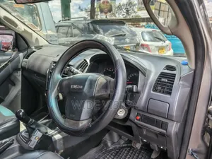 Isuzu D-MAX 2016 Gray