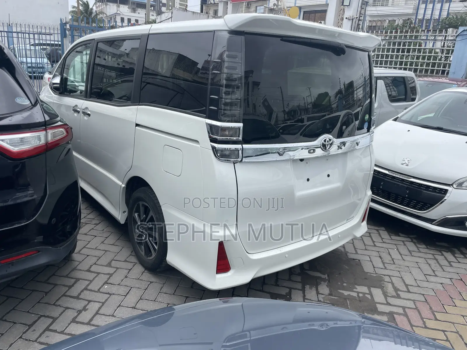Toyota Voxy V 2WD 7-Seater 2020 White