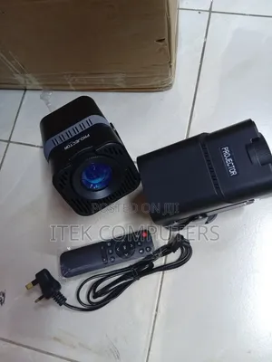 Wireless WiFi Connectivity for Convenient HY320 Mini Projection