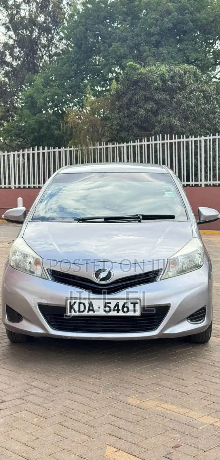 Toyota Vitz 2013 Silver