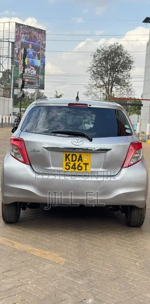 Toyota Vitz 2013 Silver