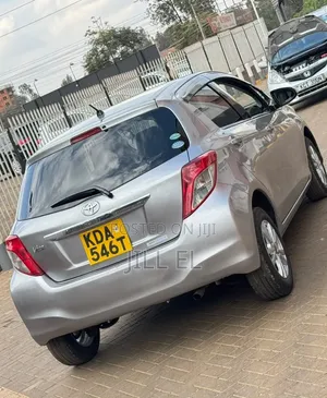 Toyota Vitz 2013 Silver