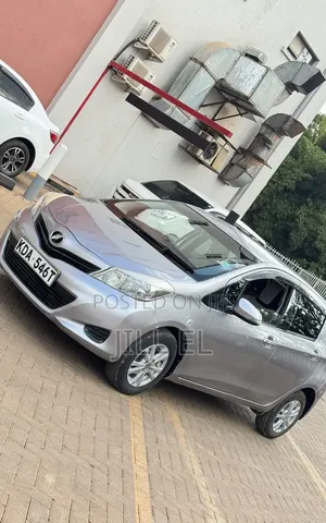 Toyota Vitz 2013 Silver