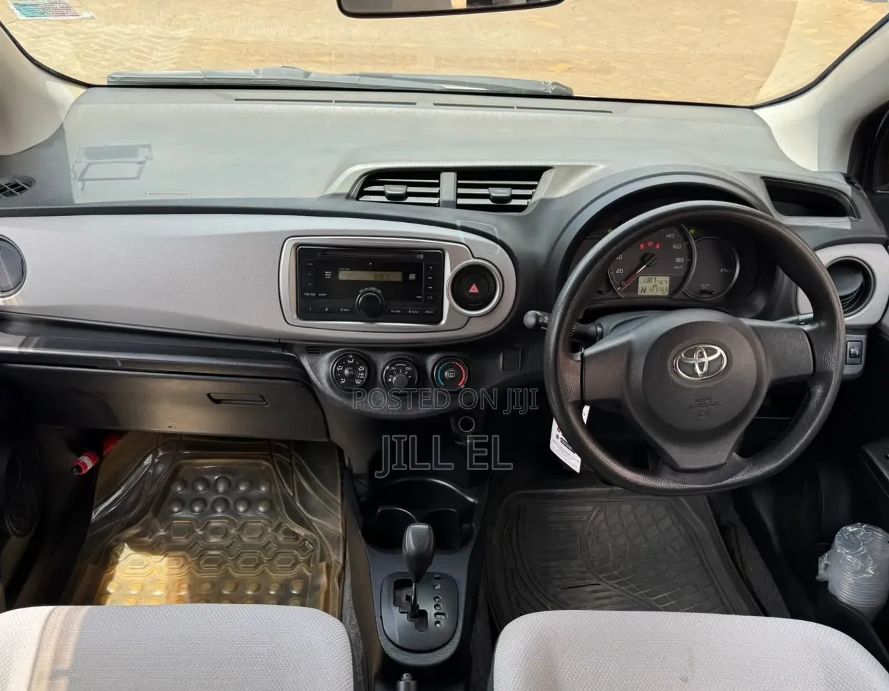 Toyota Vitz 2013 Silver