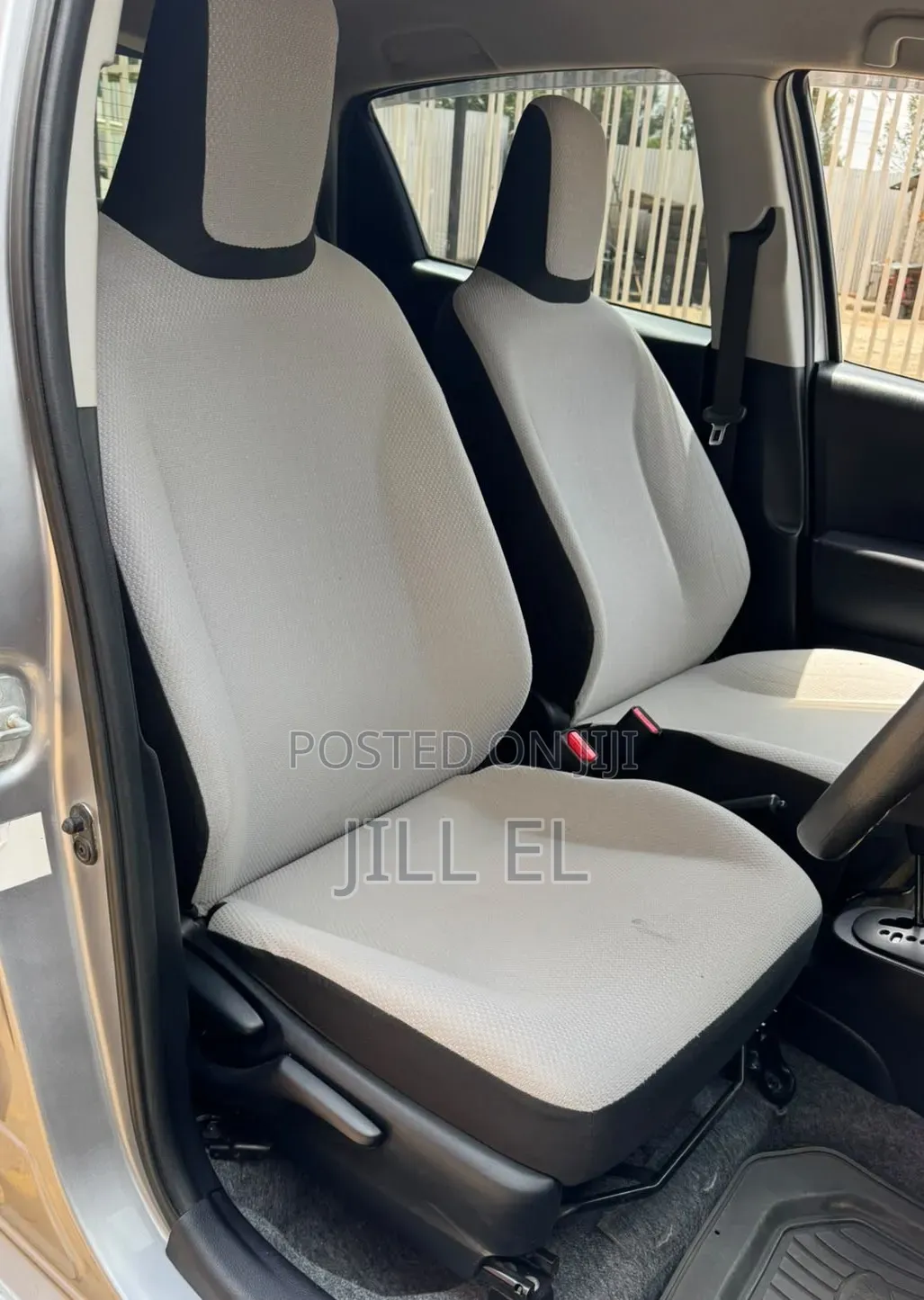 Toyota Vitz 2013 Silver