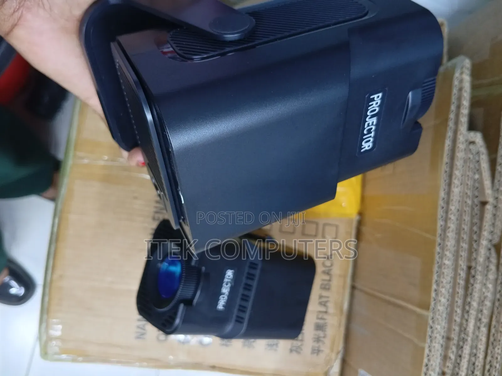 Compact HY320 Mini Projector for Flexible Everyday Viewing