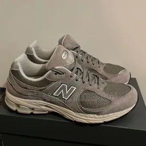 New Balance 2002R
