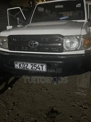 Toyota Land Cruiser 2011 White