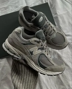 New Balance 2002R